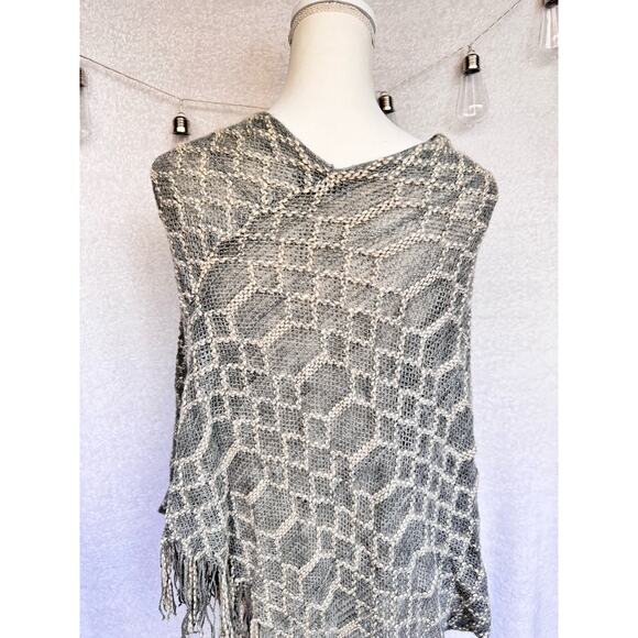 World Market Acrylic Blend Gray Cream Fringe Trim Asymmetrical Poncho One Size - Picture 7 of 8